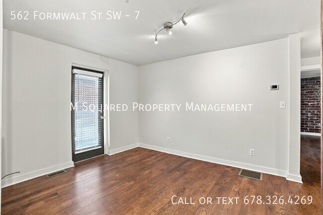 Building Photo - 562 Formwalt St SW