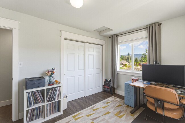 Building Photo - Bright & Spacious 4-Bedroom Haven Just Minutes from Leavenworth Village