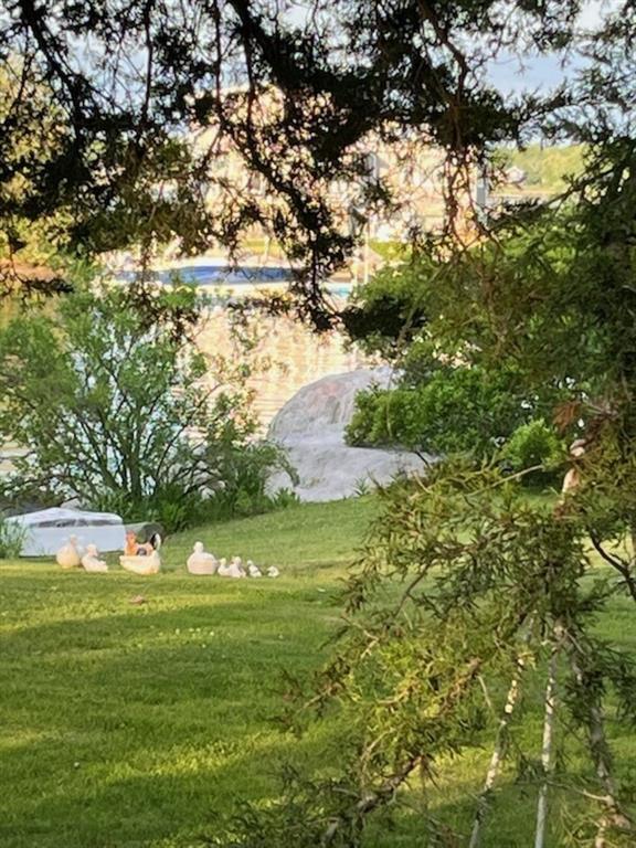 Building Photo - 245 Cove Point Rd W