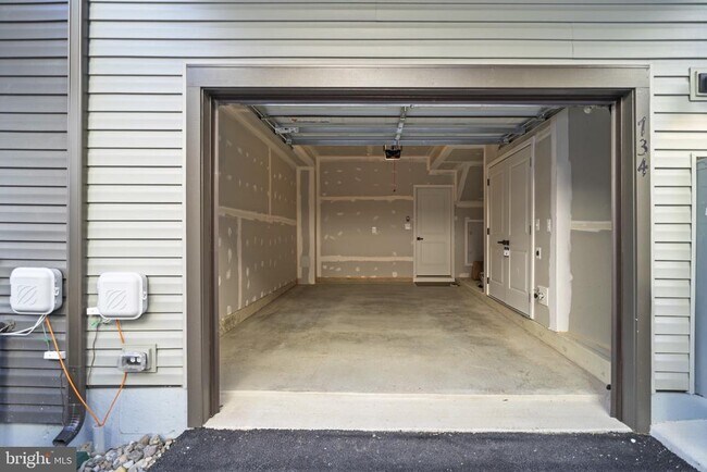 Building Photo - 734 Watts St