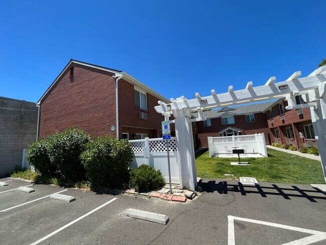 Building Photo - 2590 N Carson St