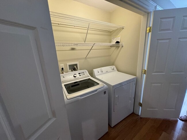 Building Photo - *NEW TO MARKET* - Marblehead Highlands Townhouse