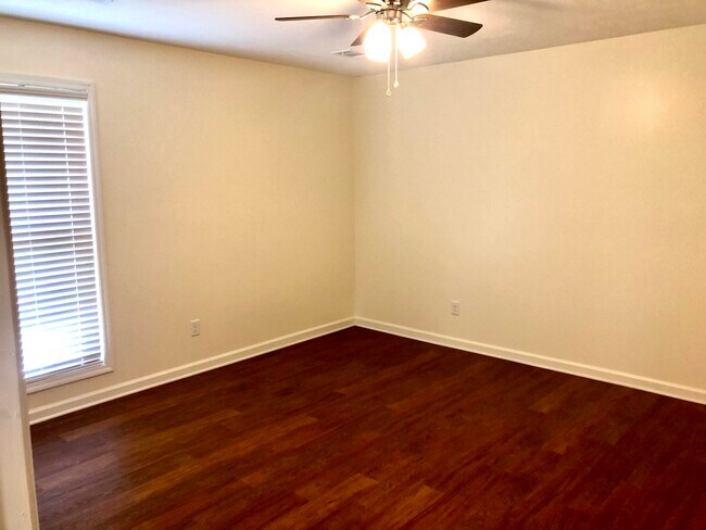 Building Photo - 2703 River Ridge Ct