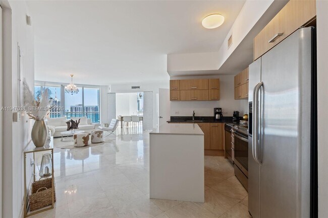 Building Photo - 350 S Miami Ave