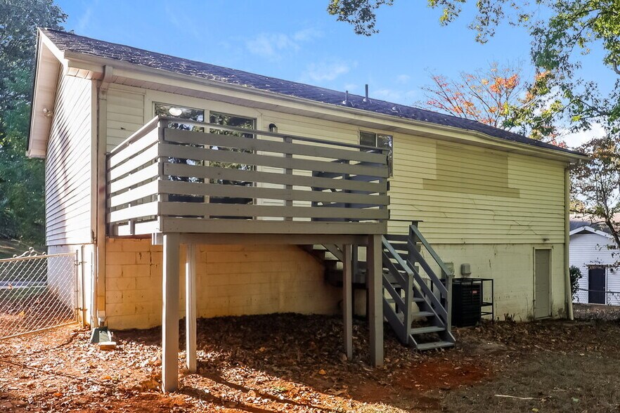 Building Photo - 6868 Maddox Rd