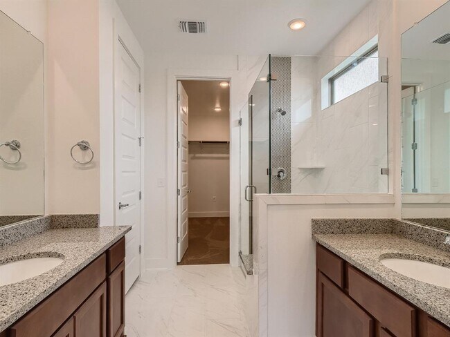 Building Photo - 9101 Spire View