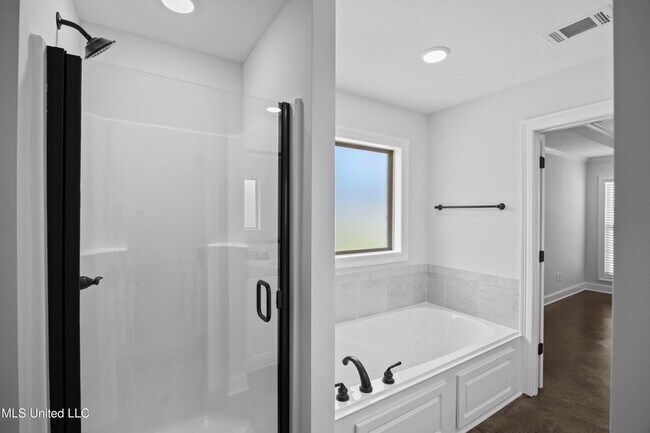 Building Photo - 230 Hemingway Cir