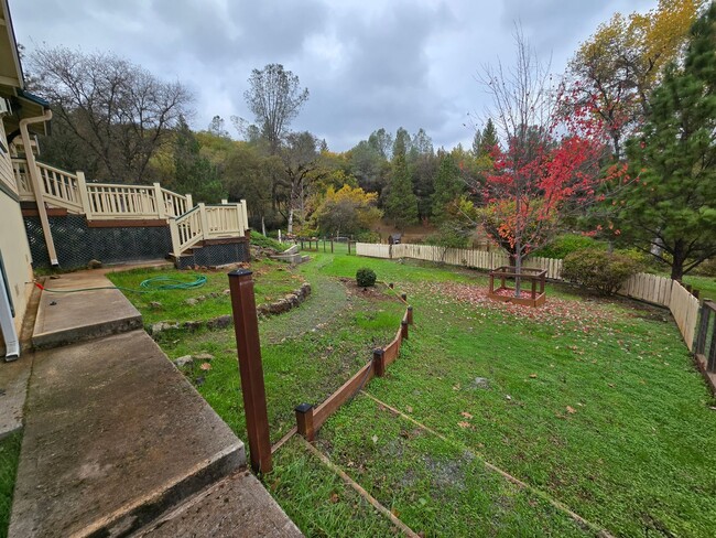 Building Photo - Cute 2 Bedroom House with Lovely Pond and Wooded View