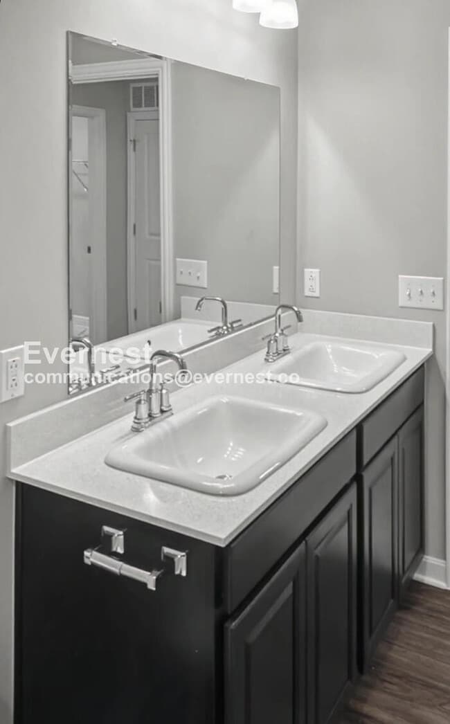 Building Photo - 6227 Kemp St