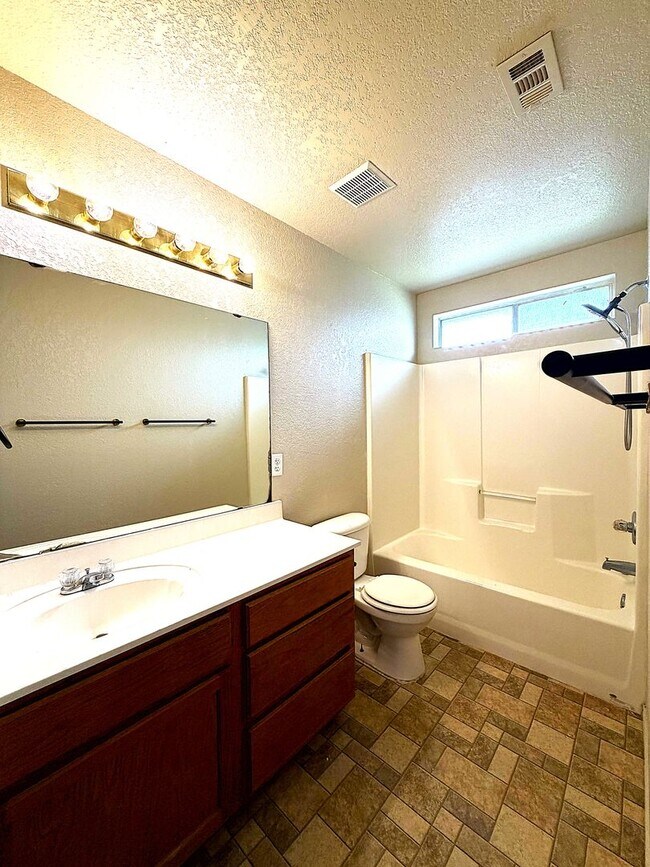 Building Photo - 5208 Lauren Lea Dr