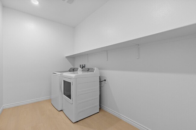 Building Photo - 4469 Sawyer Rdg St