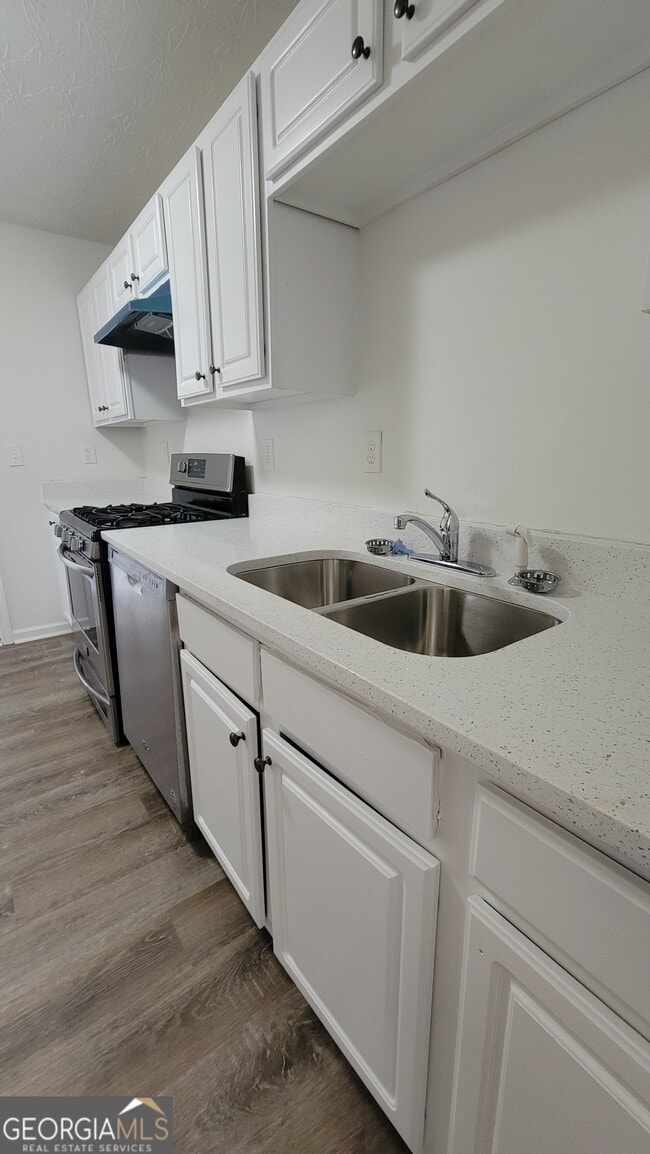 Building Photo - 3206 Diamond Blf