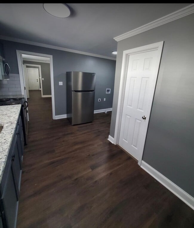 Building Photo - 528 Manchester St SE