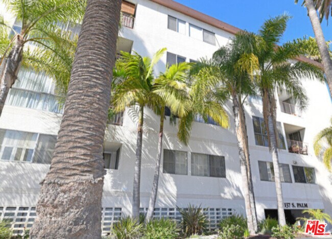 Building Photo - 137 S Palm Dr