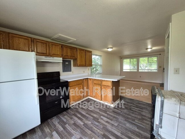 Building Photo - 1604 Elmendorf Dr