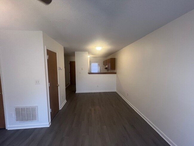 Building Photo - Spacious Townhouse With Lots of Closet Space!