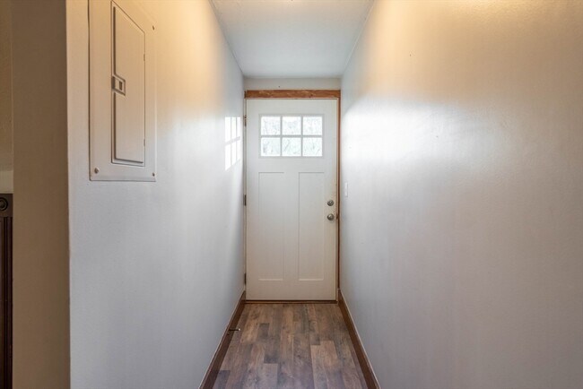 Building Photo - 85 E Main St