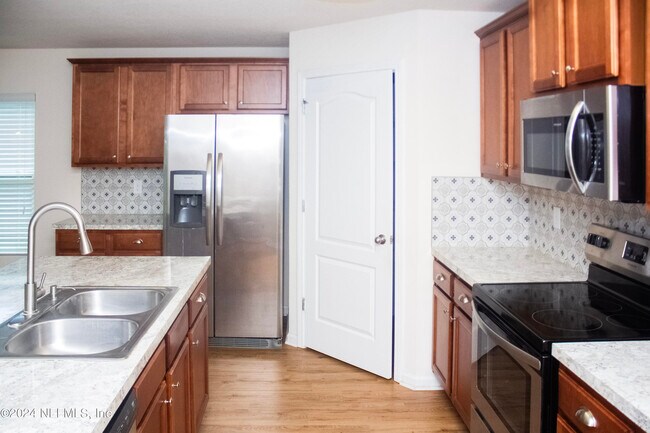 Building Photo - 2339 Sotterley Ln