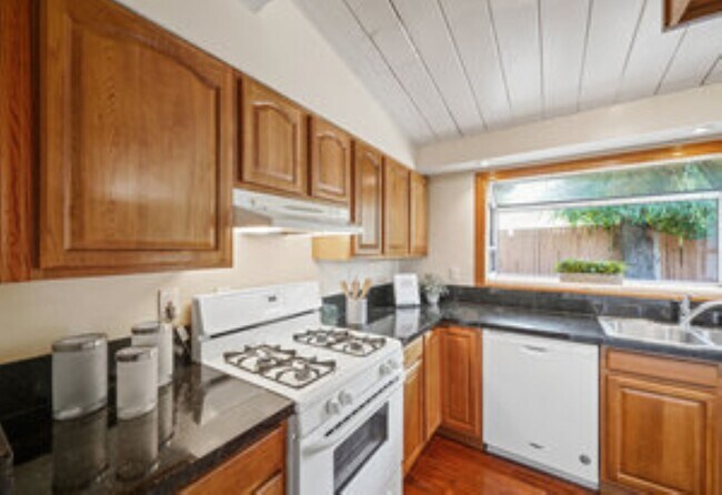 Building Photo - 28 Santa Monica Dr