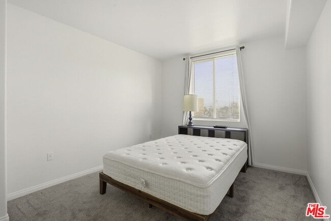 Building Photo - 3740 Santa Rosalia Dr
