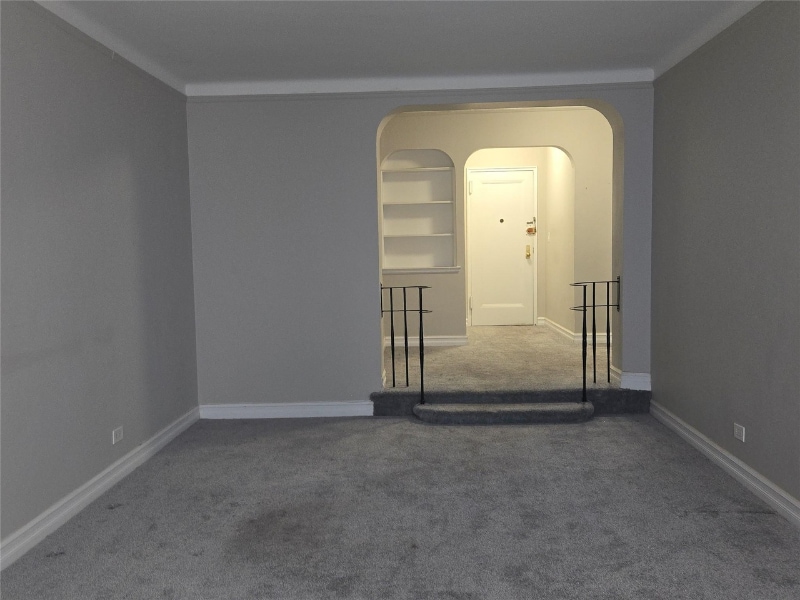 Building Photo - 55 E 190th St