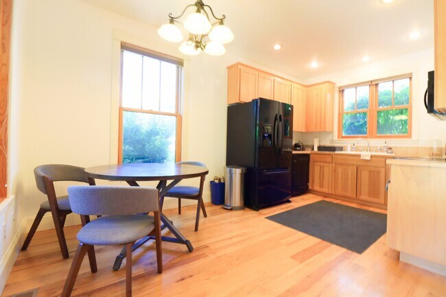Building Photo - Fully Furnished home in Sisters Oregon