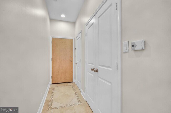 Building Photo - 2050 Frankford Ave