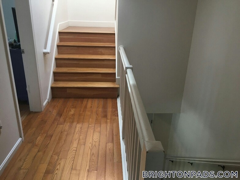 Building Photo - 5 Etna St