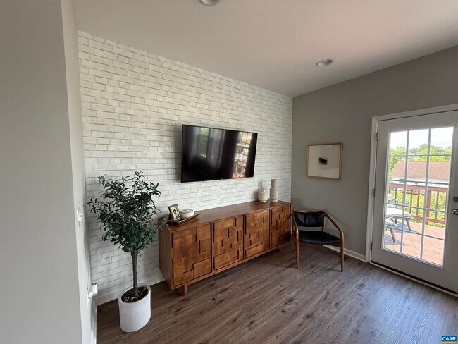 Building Photo - 369 Willowshire Ct