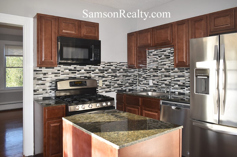 Building Photo - 136 Irving Ave