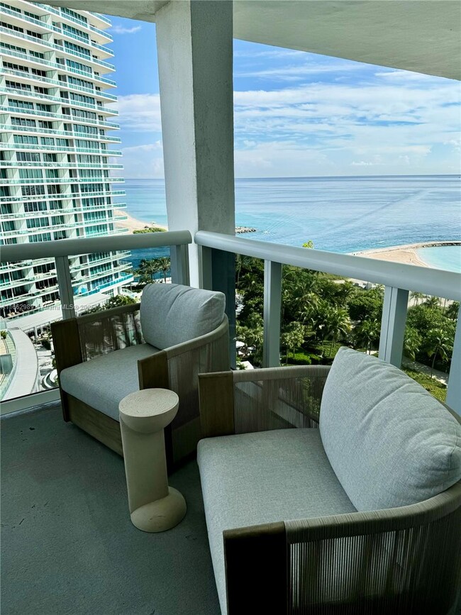 Building Photo - 10275 Collins Ave