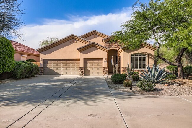 Primary Photo - Beautiful, Secluded 3 bedroom home on golf...