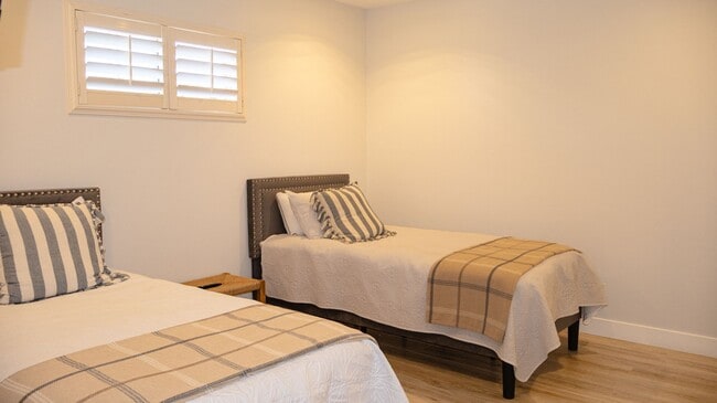 Building Photo - Gorgeous 3 bedrooms 2.5 baths townhome in ...