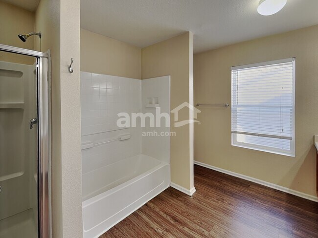 Building Photo - 2630 Coach House Loop