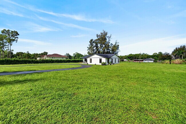 Building Photo - 5989 Coconut Blvd