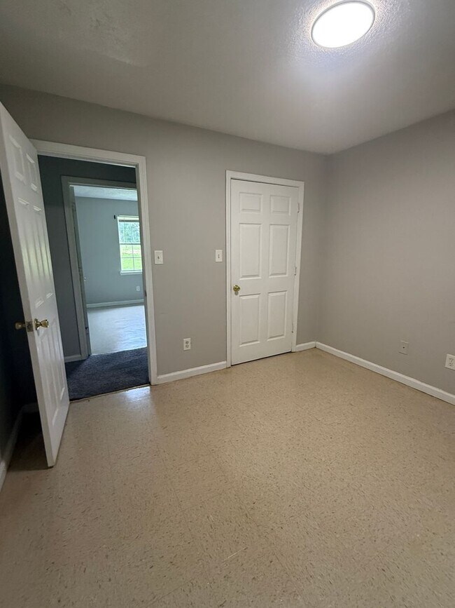Building Photo - 8127-8127 Carlton Trail NW