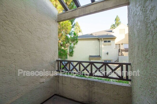 Building Photo - 2023 Lakeridge Cir