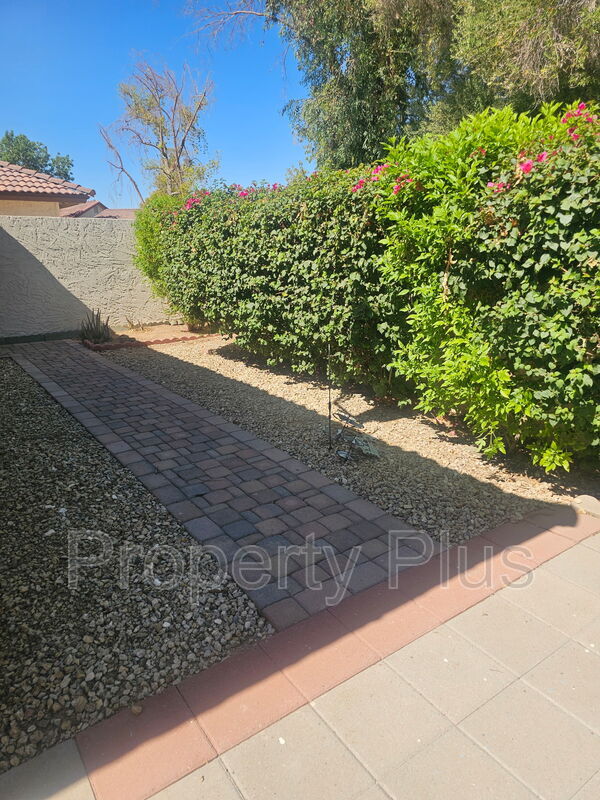 Building Photo - 12244 S Chippewa Dr