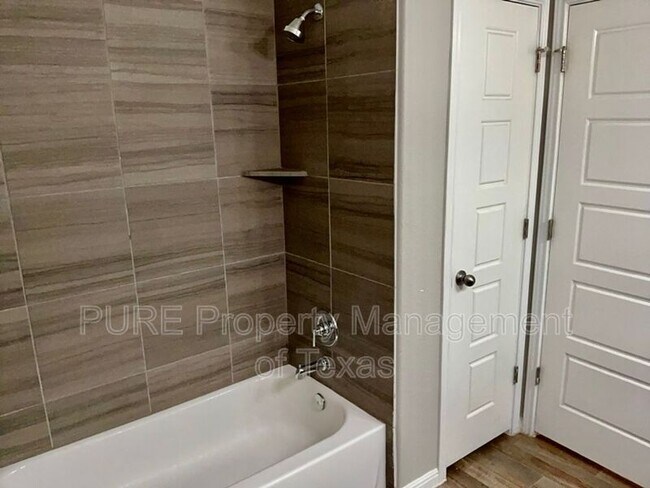 Building Photo - 128 Earl Keen St