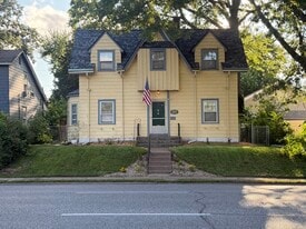 Building Photo - 1522 Brady St