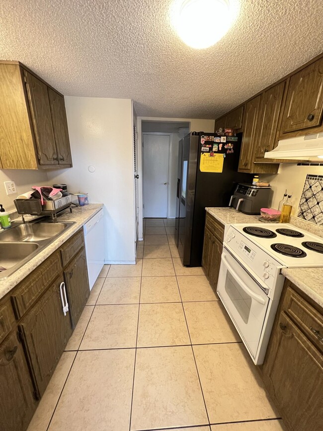 Building Photo - 9209 Darlina Dr