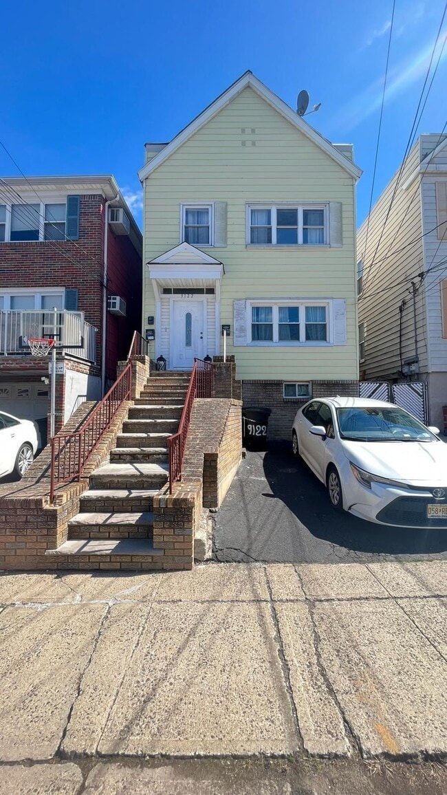 Building Photo - 9122 Newkirk Ave