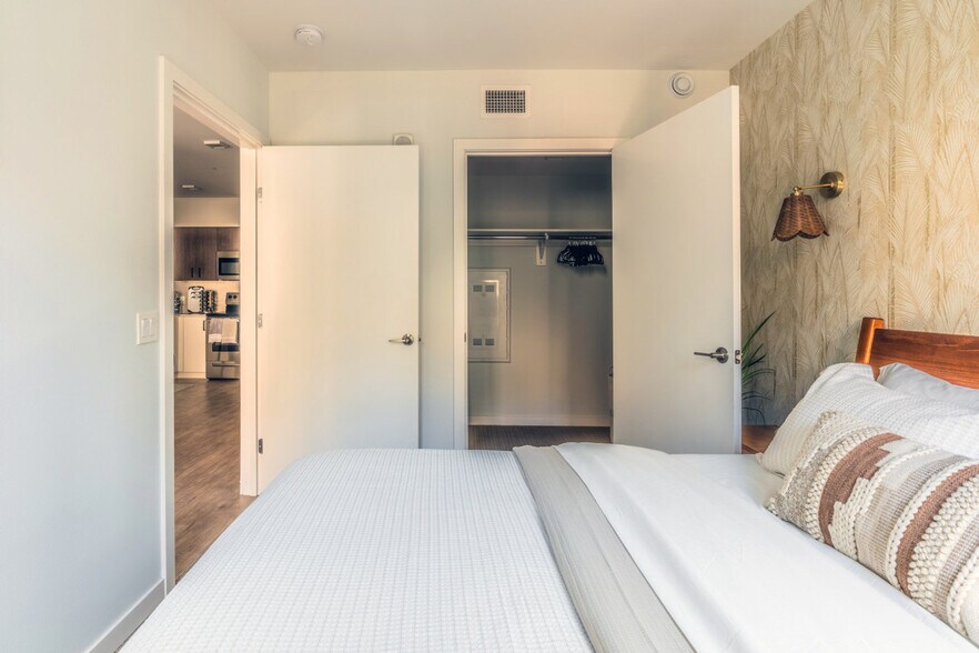 Building Photo - 320 Queen Anne Ave N