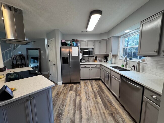 Building Photo - 315 Parkwood Pl