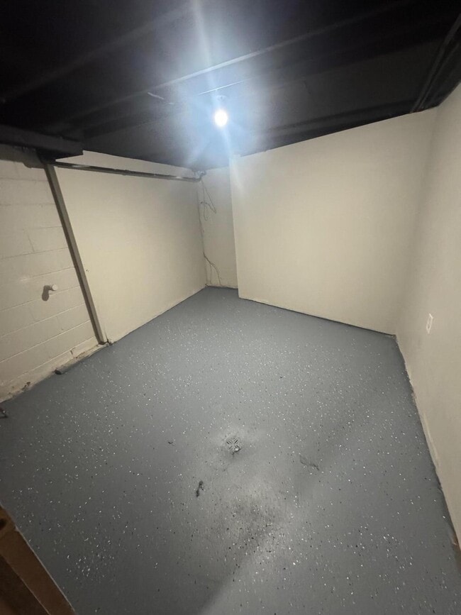 Building Photo - 14591 Mettetal St