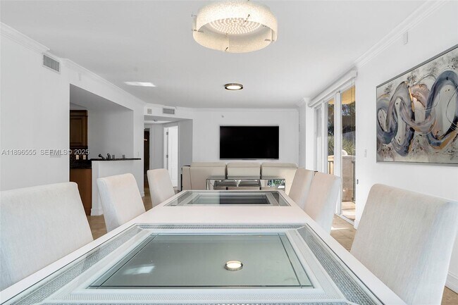 Building Photo - 9 NE 20th Ave