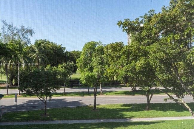 Building Photo - 3301 N Country Club Dr