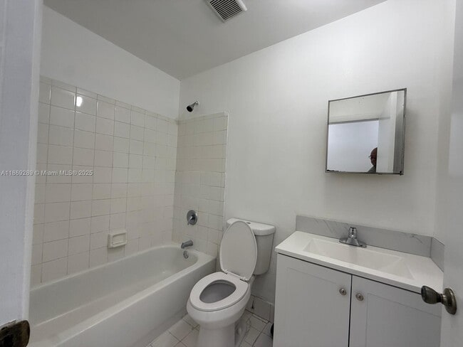 Building Photo - 1592 NW 7th Terrace