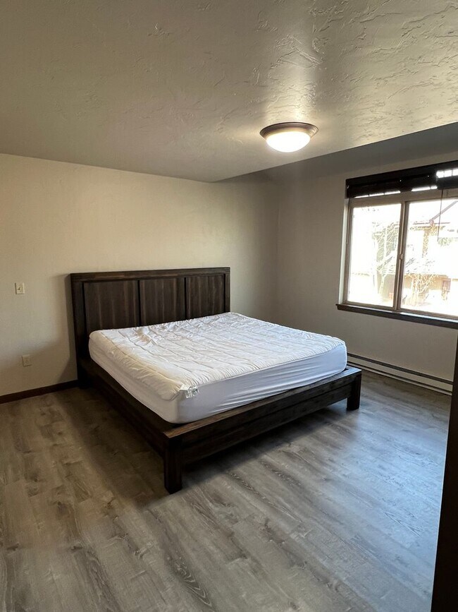 Building Photo - 3 Bed 2.5 Bath Steps from Town Center