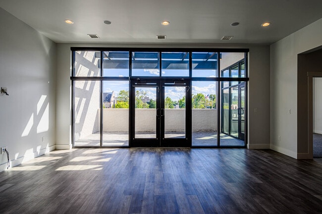 Building Photo - 423 W College Ave